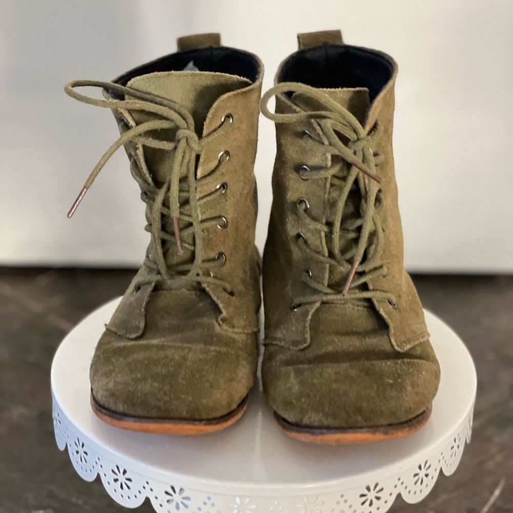 SweetHoney Boots sold as is.
